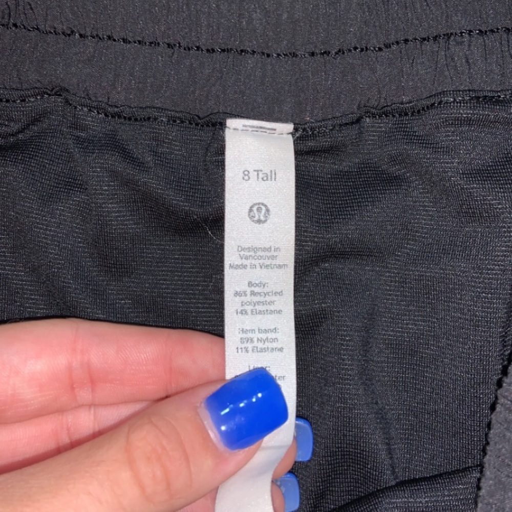 Lululemon Shorts Size 8 Tall - Picture 2 of 4